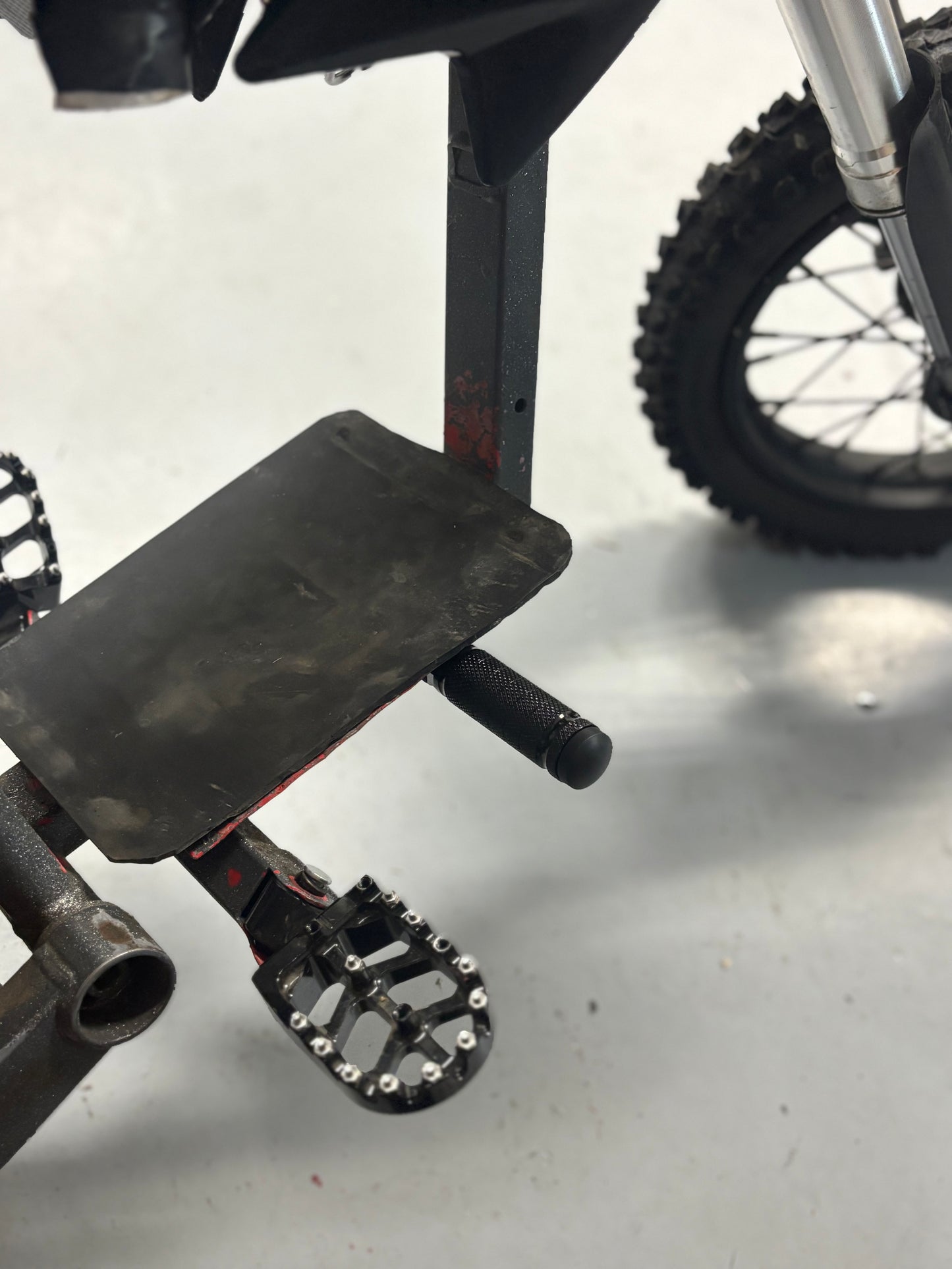 Bolt on Razor Footlock