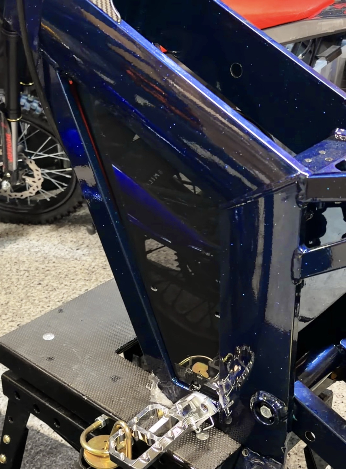 Tuttio side panels in glossy black and carbon fiber – view 4